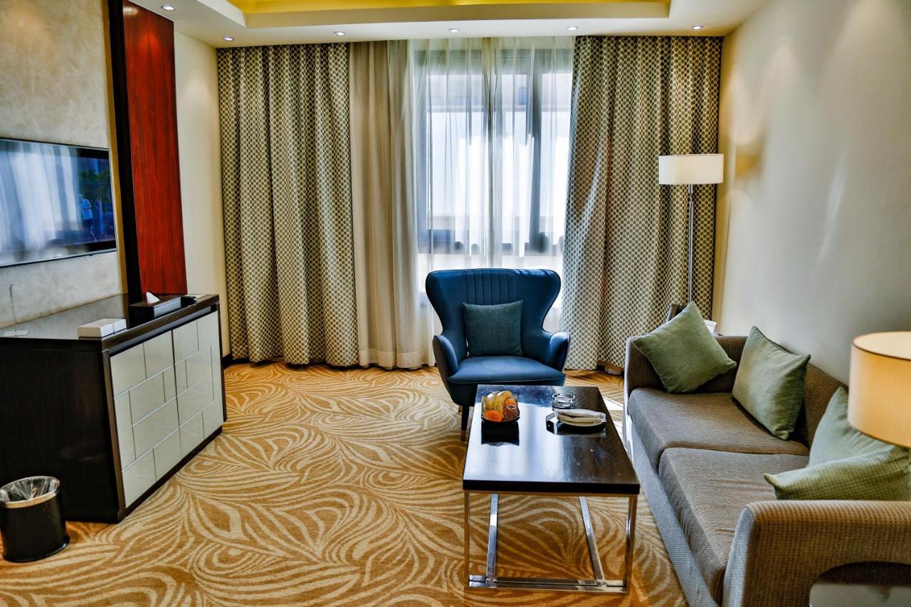 Triumph Luxury Hotel Kairo Bagian luar foto Living room of a suite