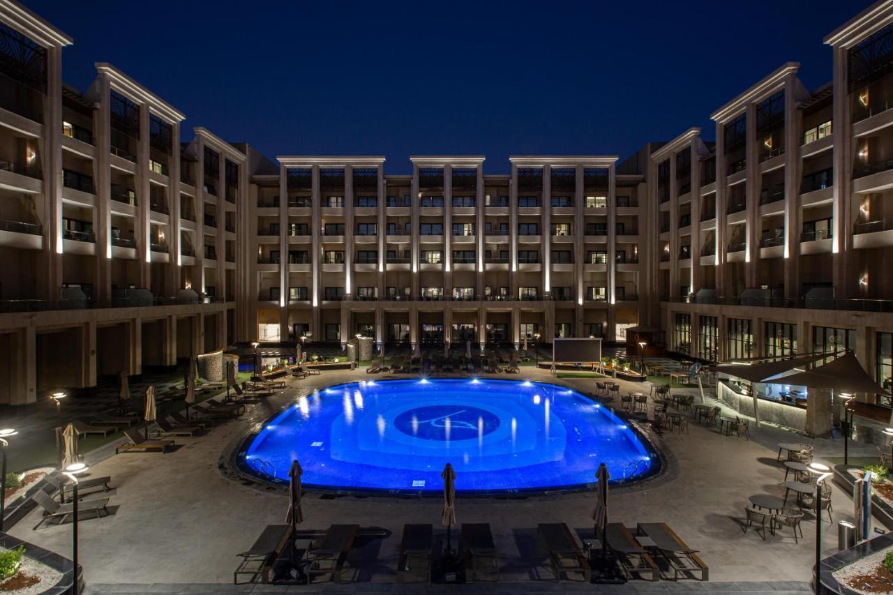 Triumph Luxury Hotel Kairo Bagian luar foto The hotel's main pool