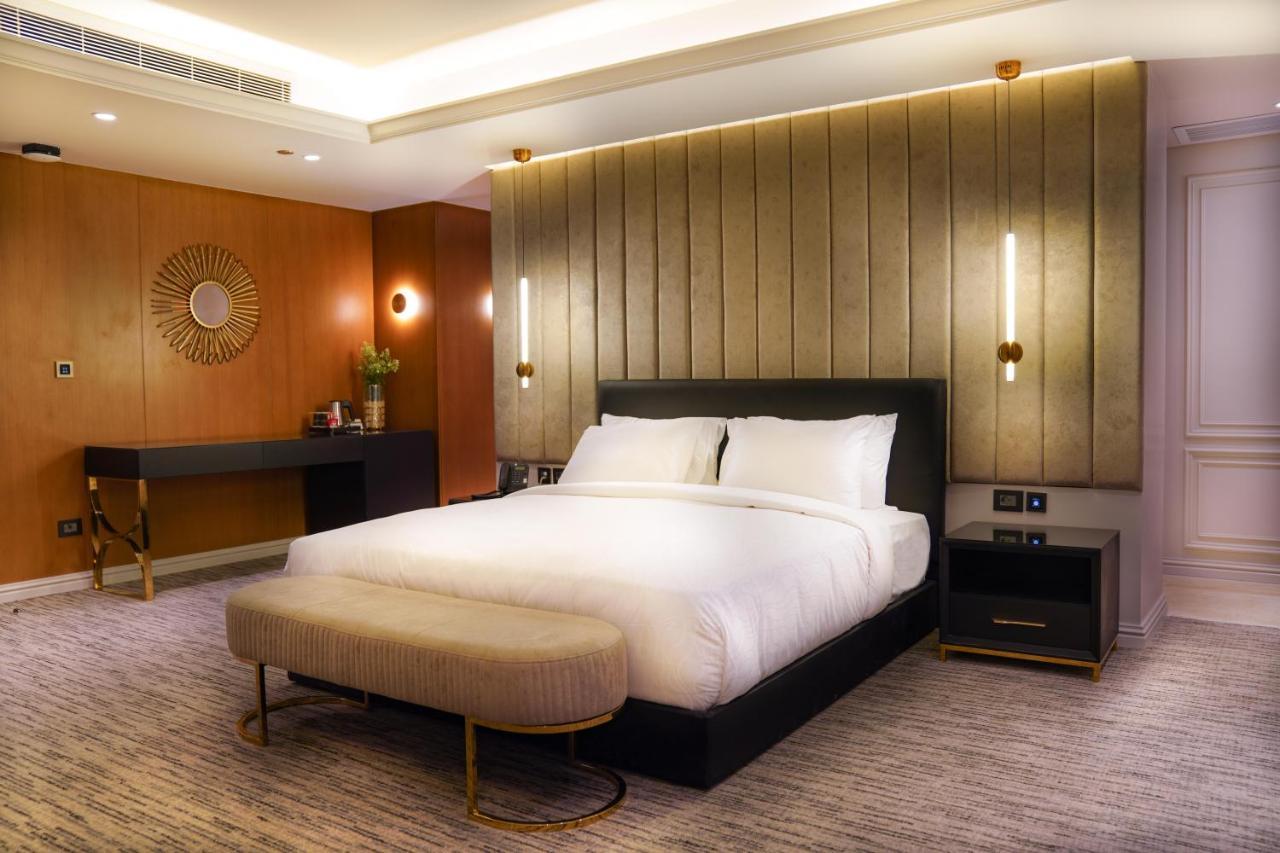 Triumph Luxury Hotel Kairo Bagian luar foto A bedroom at the hotel