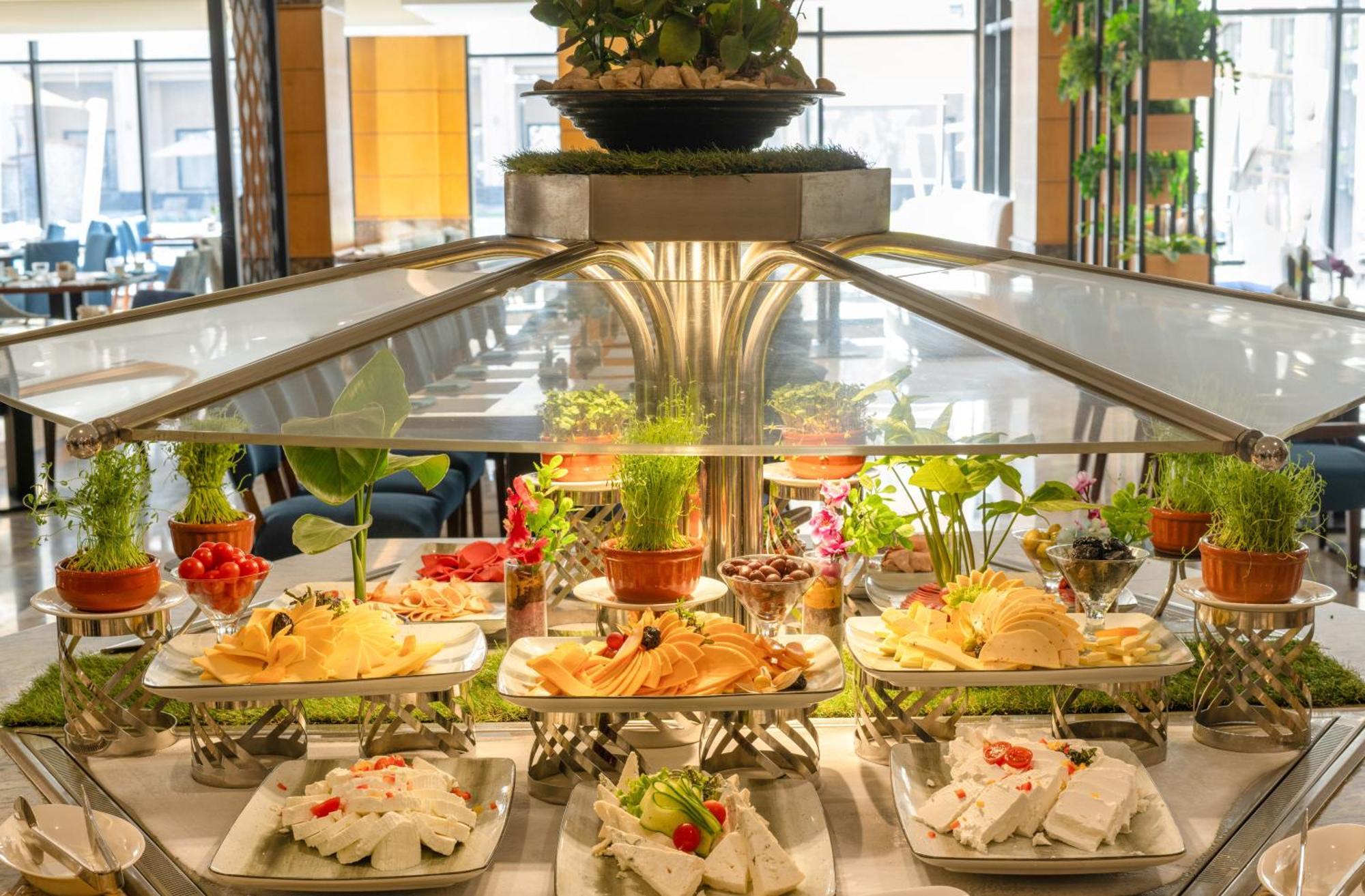 Triumph Luxury Hotel Kairo Bagian luar foto A cheese display