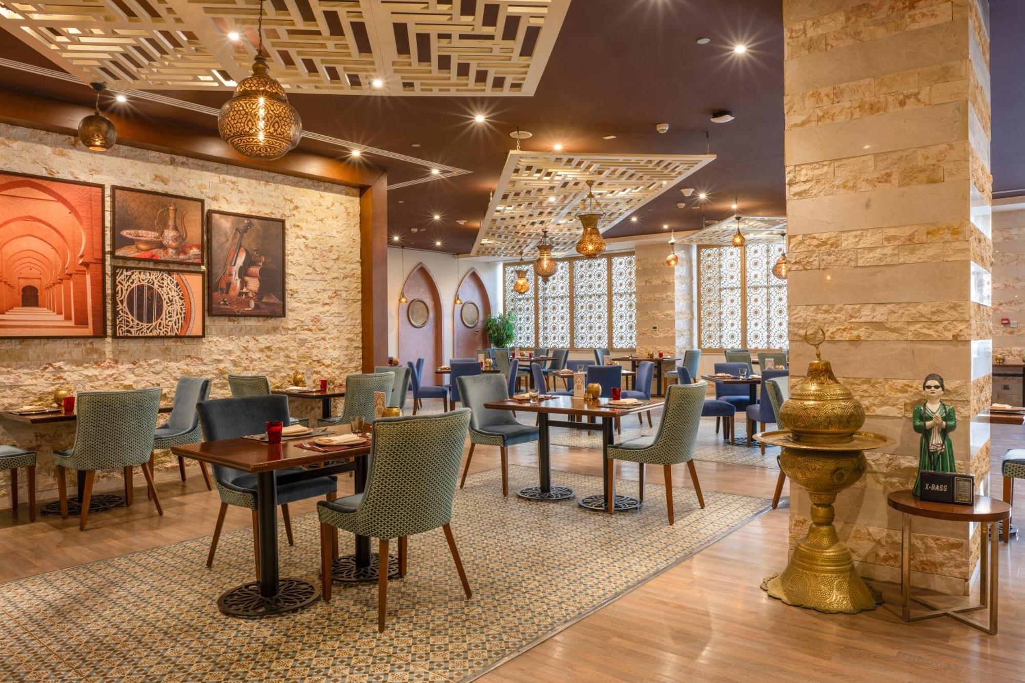 Triumph Luxury Hotel Kairo Bagian luar foto Restaurant
