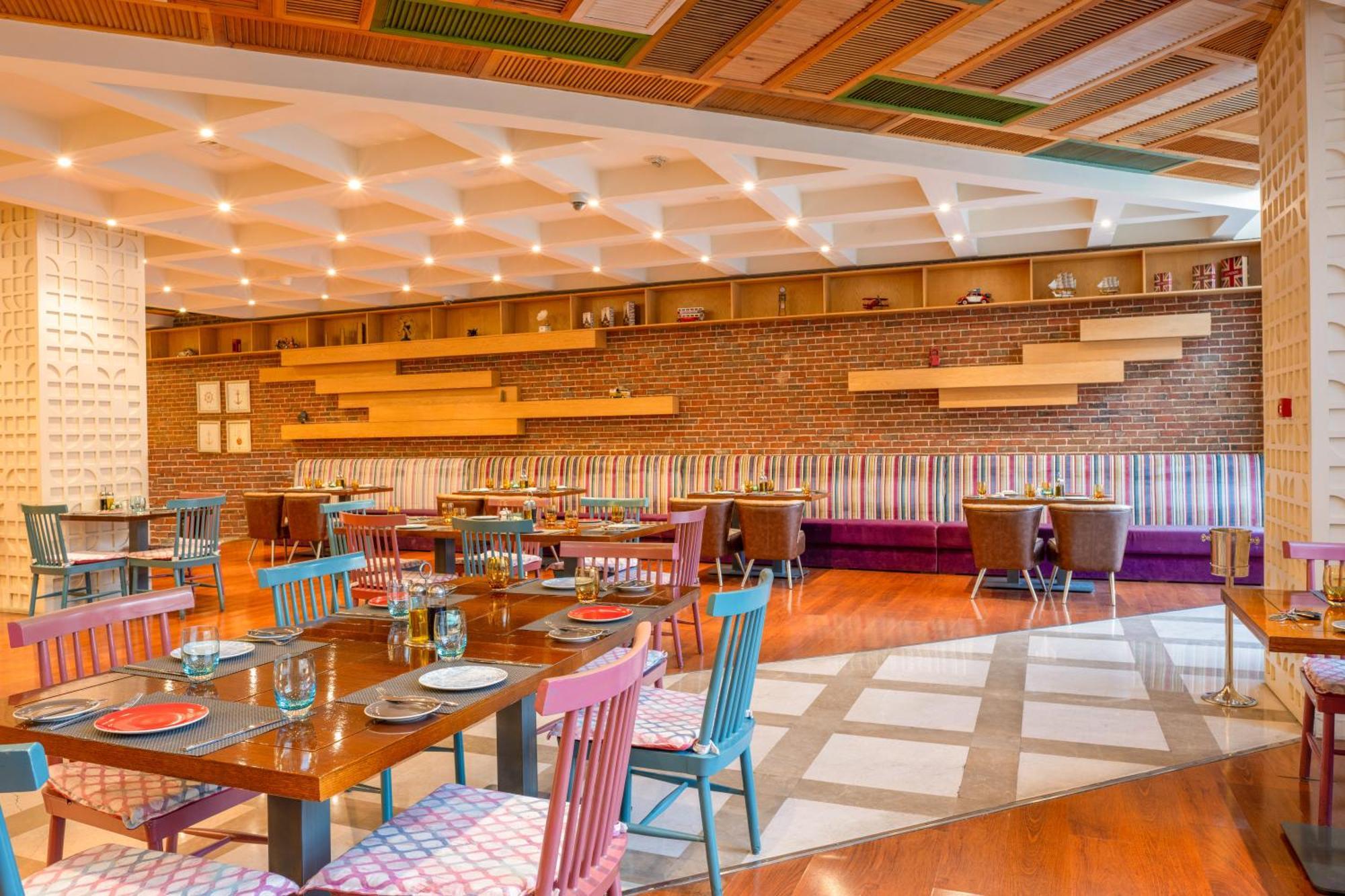Triumph Luxury Hotel Kairo Bagian luar foto The restaurant