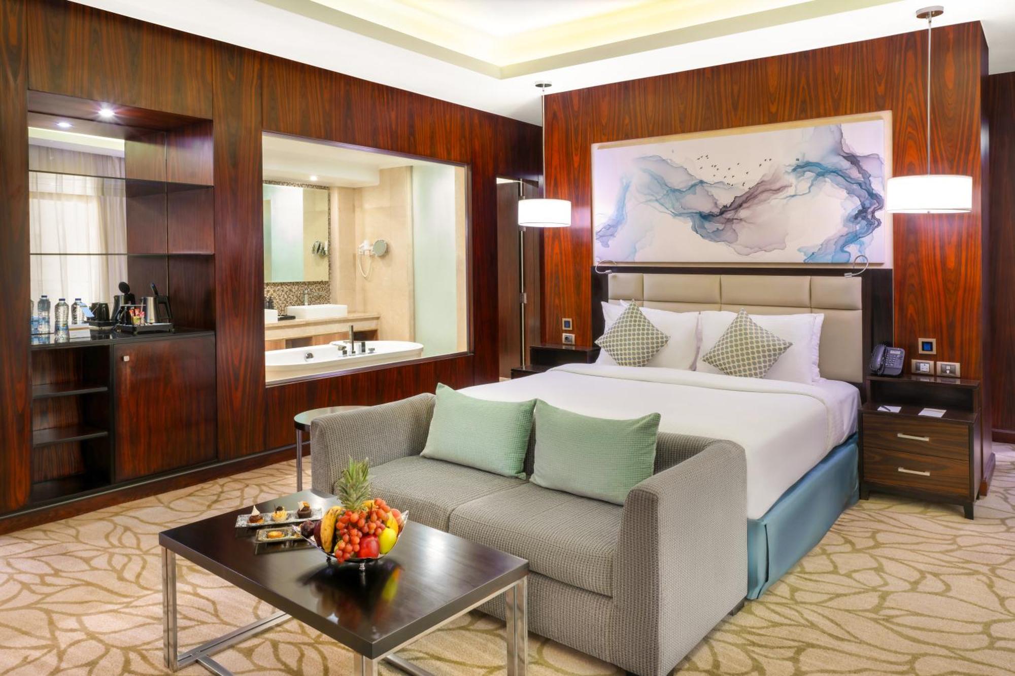 Triumph Luxury Hotel Kairo Bagian luar foto A suite at the hotel