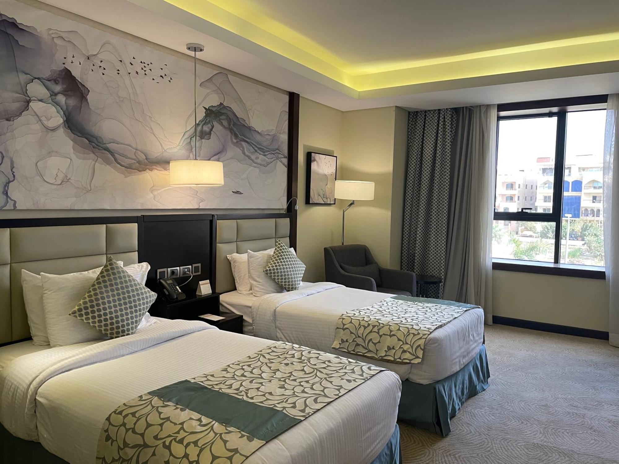 Triumph Luxury Hotel Kairo Bagian luar foto A room at the hotel